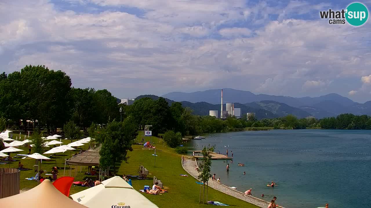 Spletna kamera Velenjsko jezero – Pogled v živo z Velenjske plaže