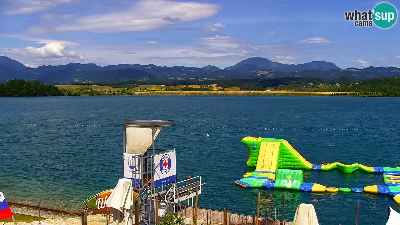Spletna kamera Velenjsko jezero – Pogled v živo z Velenjske plaže