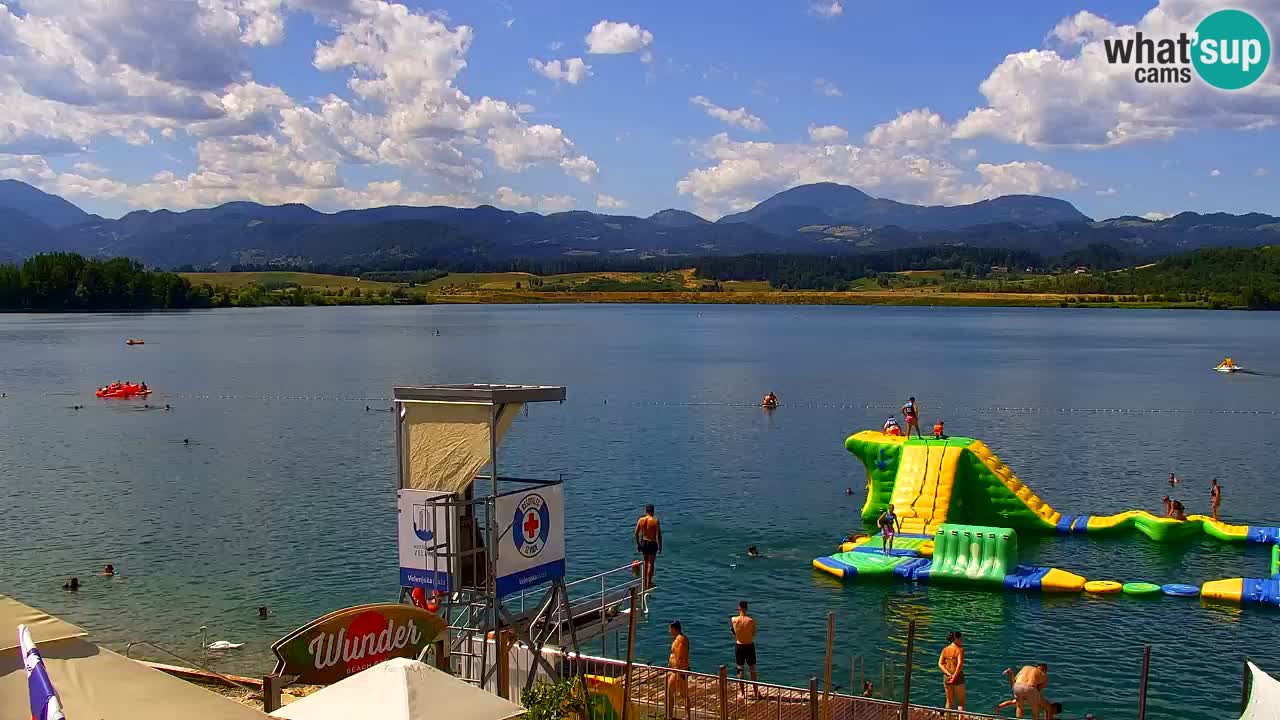 Spletna kamera Velenjsko jezero – Pogled v živo z Velenjske plaže