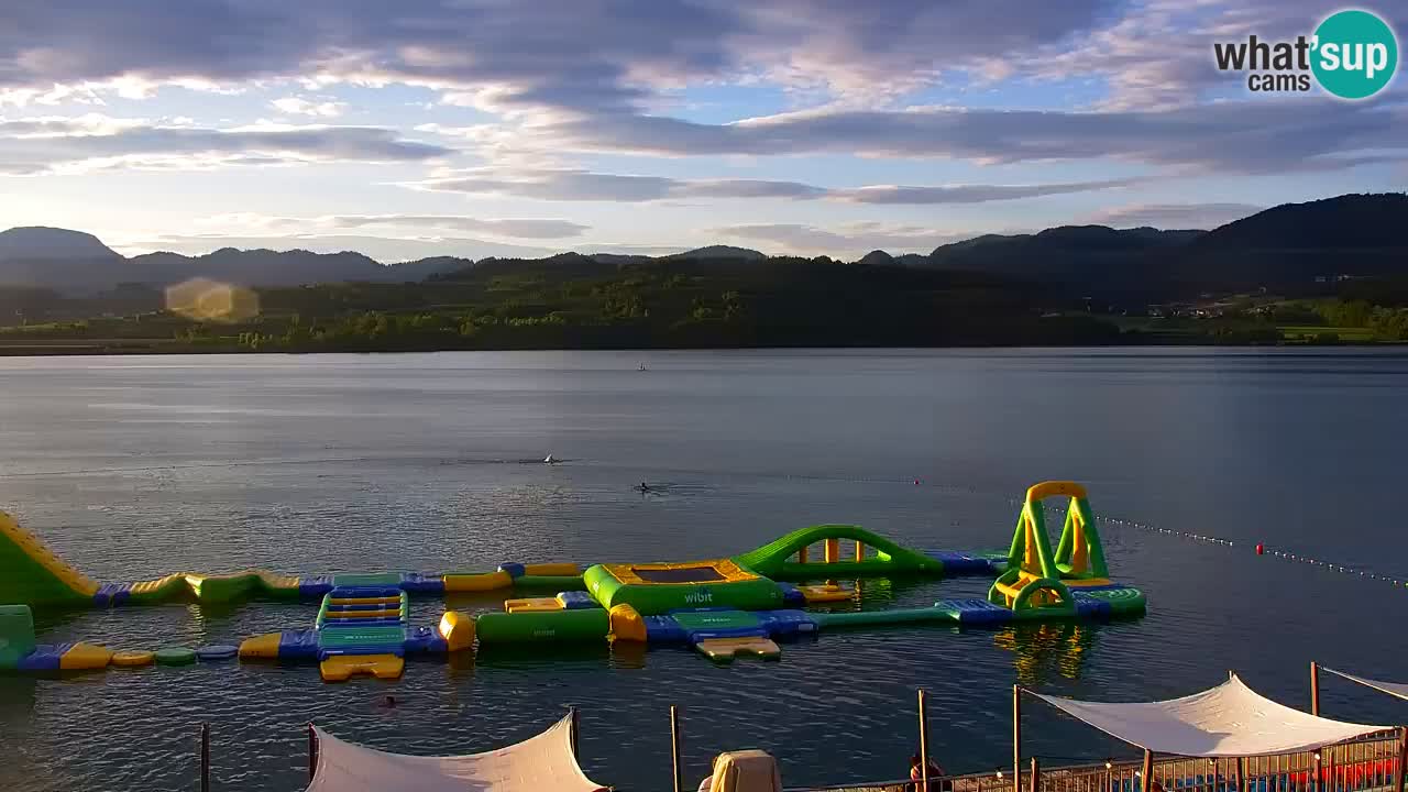 Spletna kamera Velenjsko jezero – Pogled v živo z Velenjske plaže