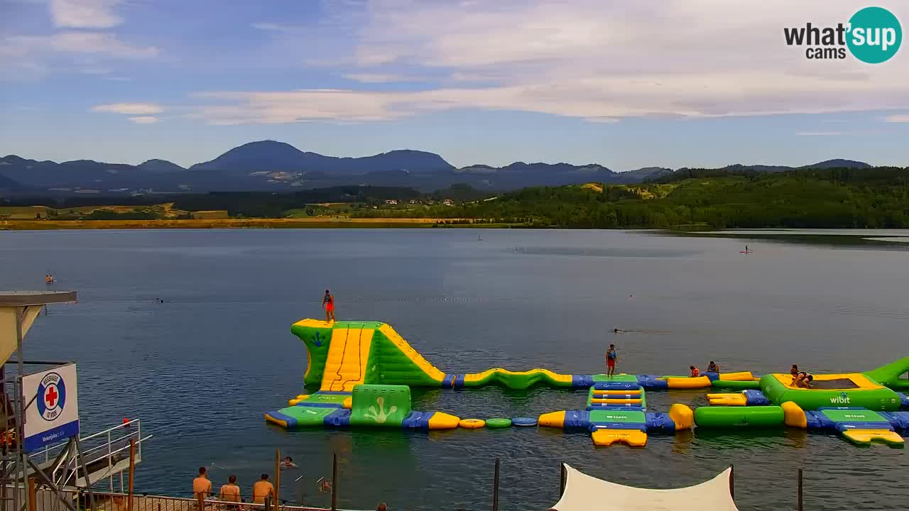 Spletna kamera Velenjsko jezero – Pogled v živo z Velenjske plaže