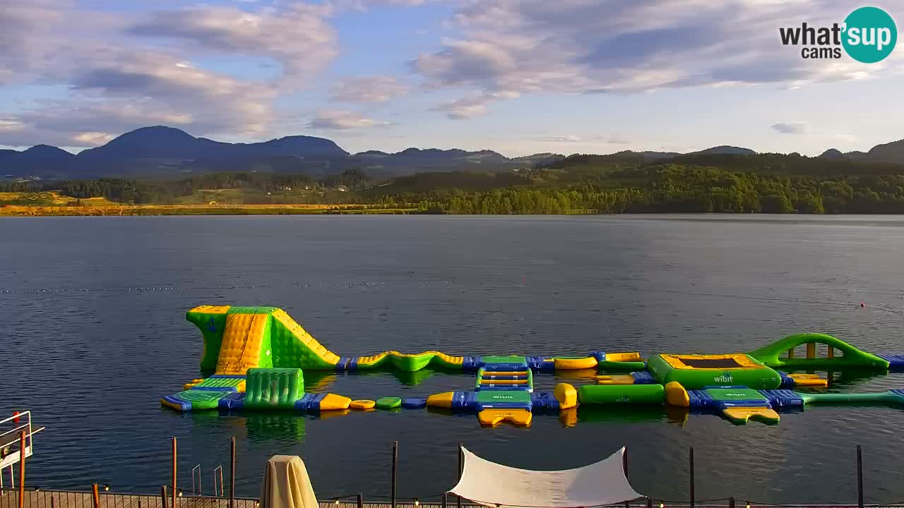 Spletna kamera Velenjsko jezero – Pogled v živo z Velenjske plaže
