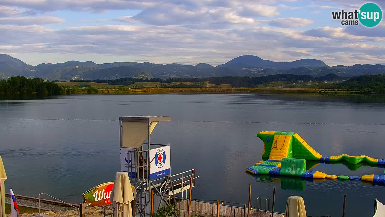Spletna kamera Velenjsko jezero – Pogled v živo z Velenjske plaže