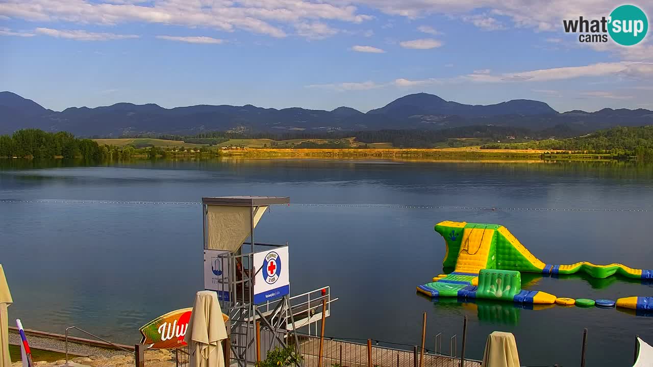 Spletna kamera Velenjsko jezero – Pogled v živo z Velenjske plaže