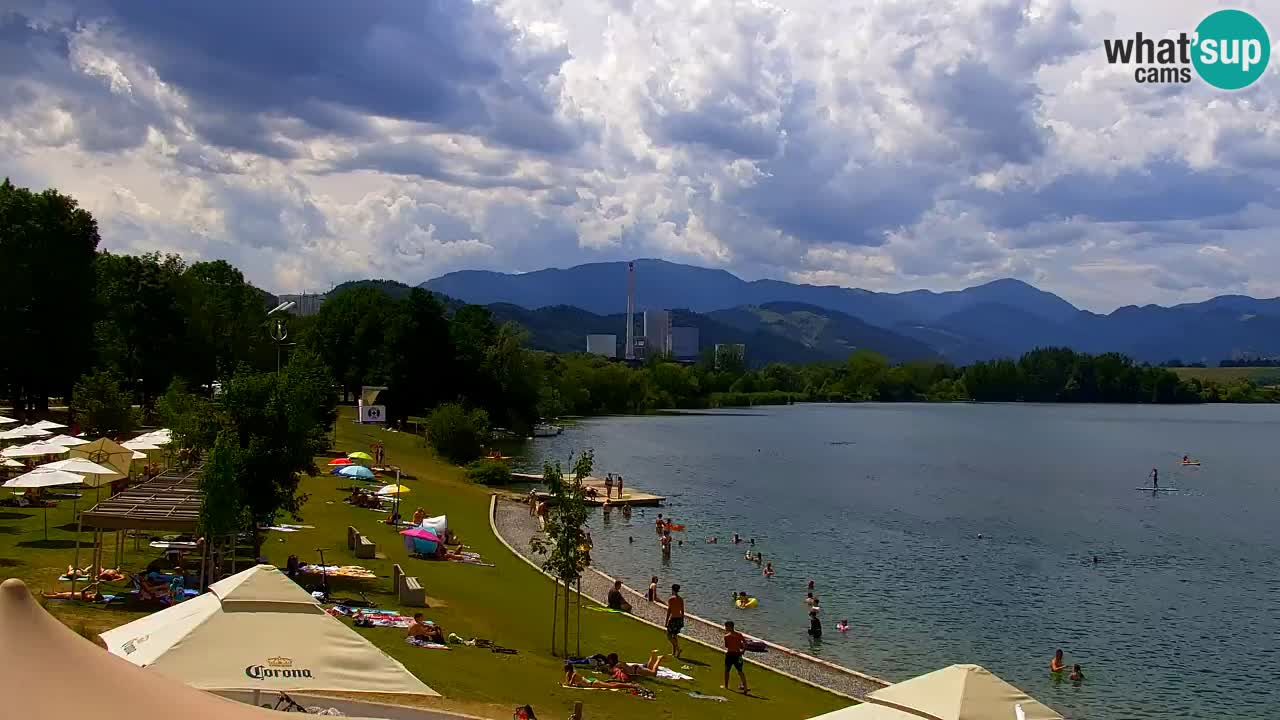 Spletna kamera Velenjsko jezero – Pogled v živo z Velenjske plaže