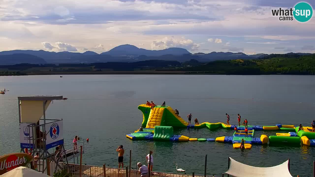 Spletna kamera Velenjsko jezero – Pogled v živo z Velenjske plaže