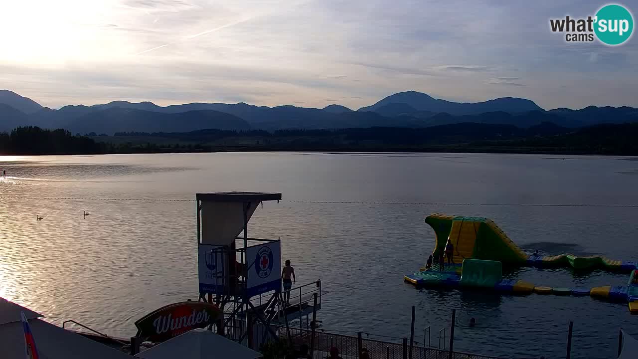 Spletna kamera Velenjsko jezero – Pogled v živo z Velenjske plaže