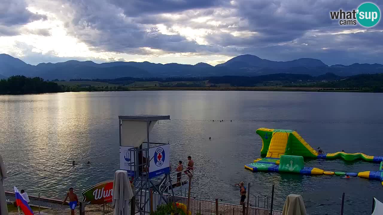 Spletna kamera Velenjsko jezero – Pogled v živo z Velenjske plaže