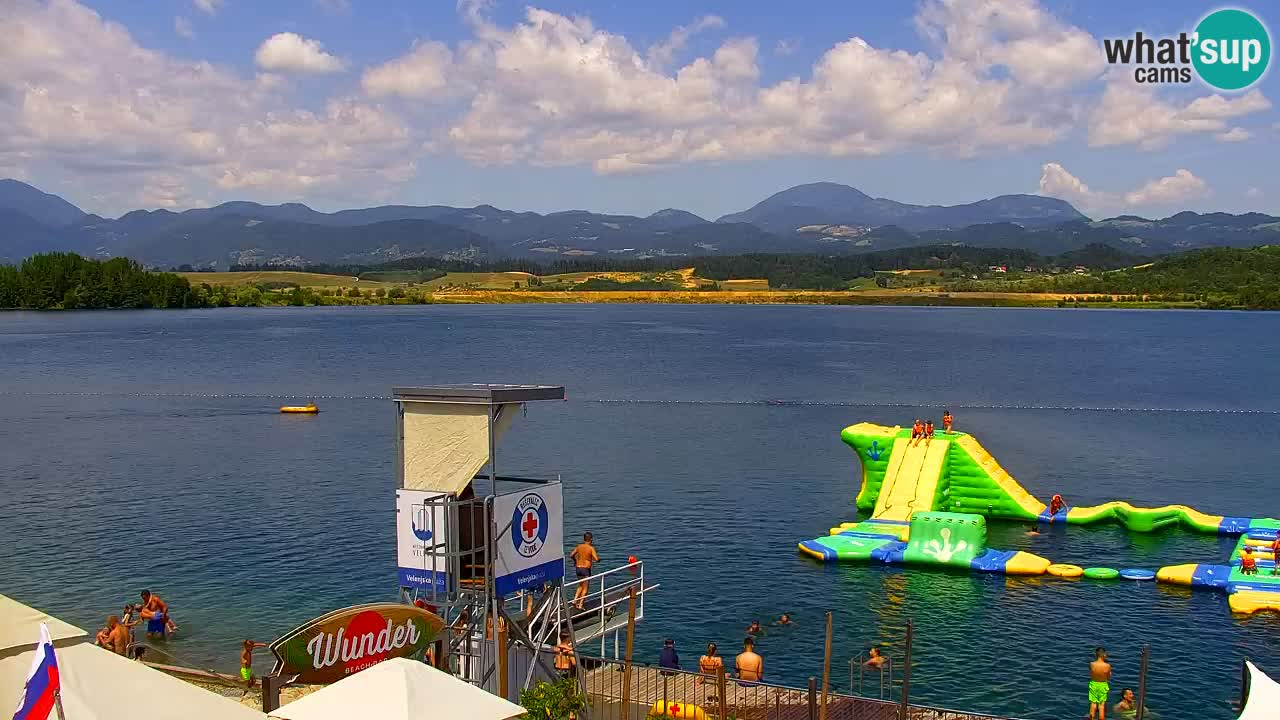 Spletna kamera Velenjsko jezero – Pogled v živo z Velenjske plaže