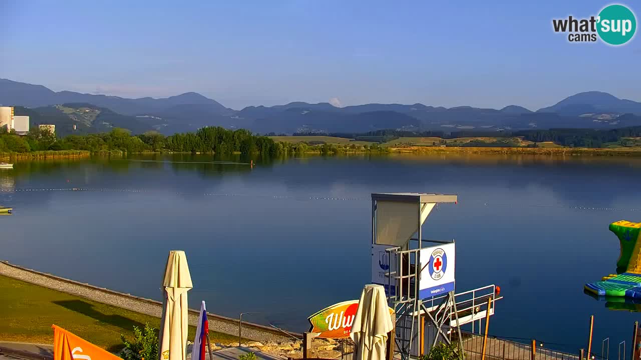 Spletna kamera Velenjsko jezero – Pogled v živo z Velenjske plaže