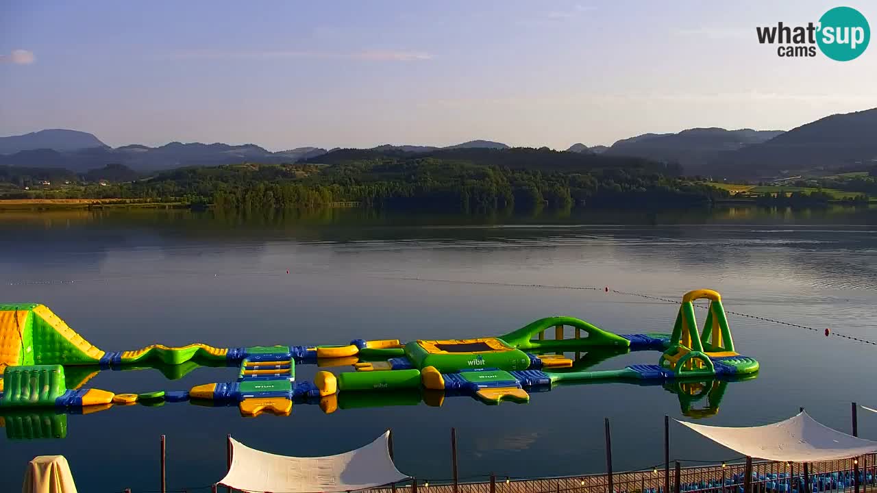 Spletna kamera Velenjsko jezero – Pogled v živo z Velenjske plaže
