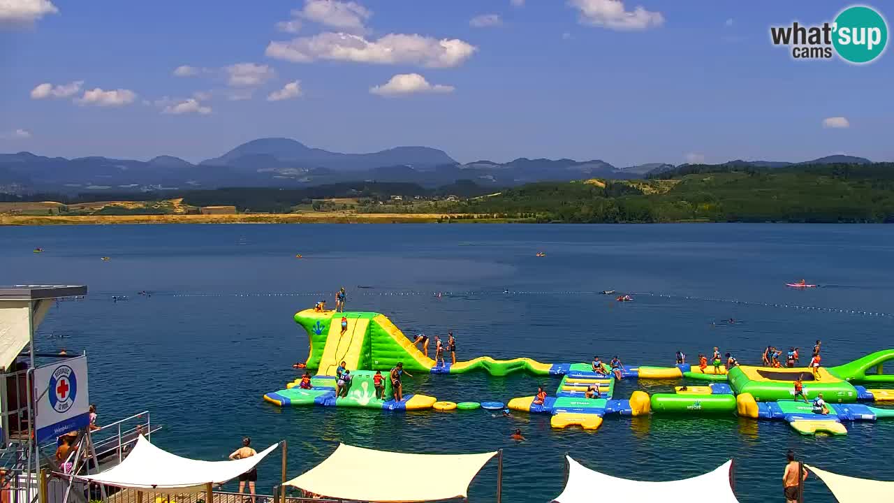 Spletna kamera Velenjsko jezero – Pogled v živo z Velenjske plaže
