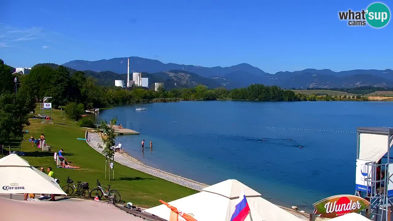 Spletna kamera Velenjsko jezero – Pogled v živo z Velenjske plaže