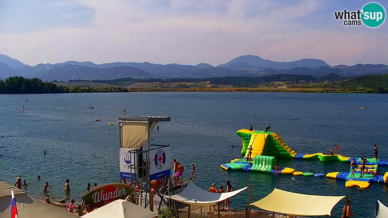 Spletna kamera Velenjsko jezero – Pogled v živo z Velenjske plaže