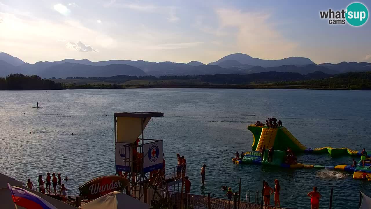 Spletna kamera Velenjsko jezero – Pogled v živo z Velenjske plaže