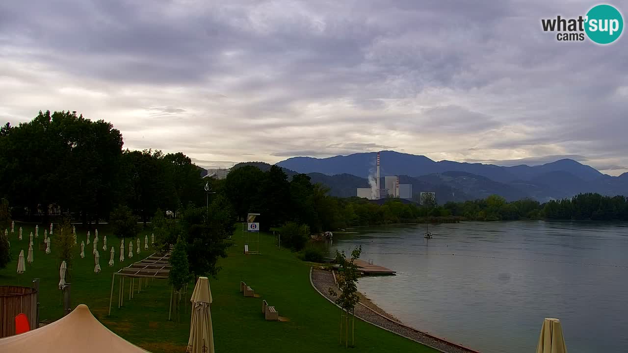 Spletna kamera Velenjsko jezero – Pogled v živo z Velenjske plaže