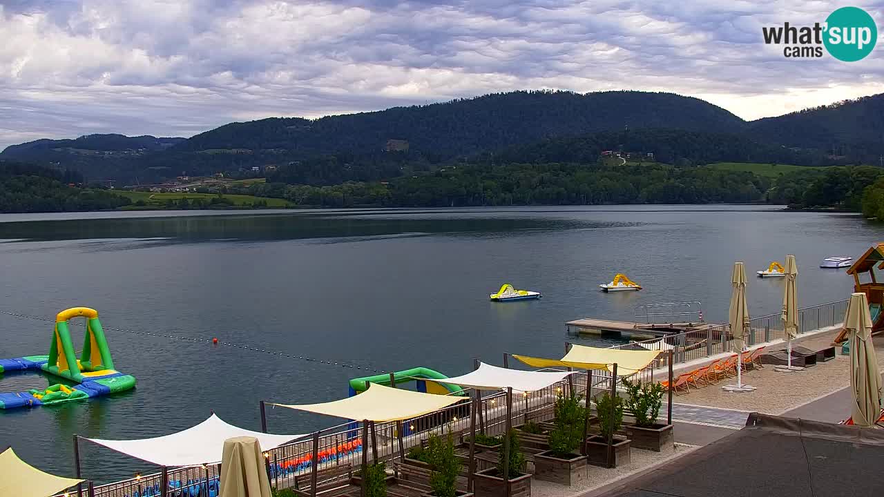 Spletna kamera Velenjsko jezero – Pogled v živo z Velenjske plaže
