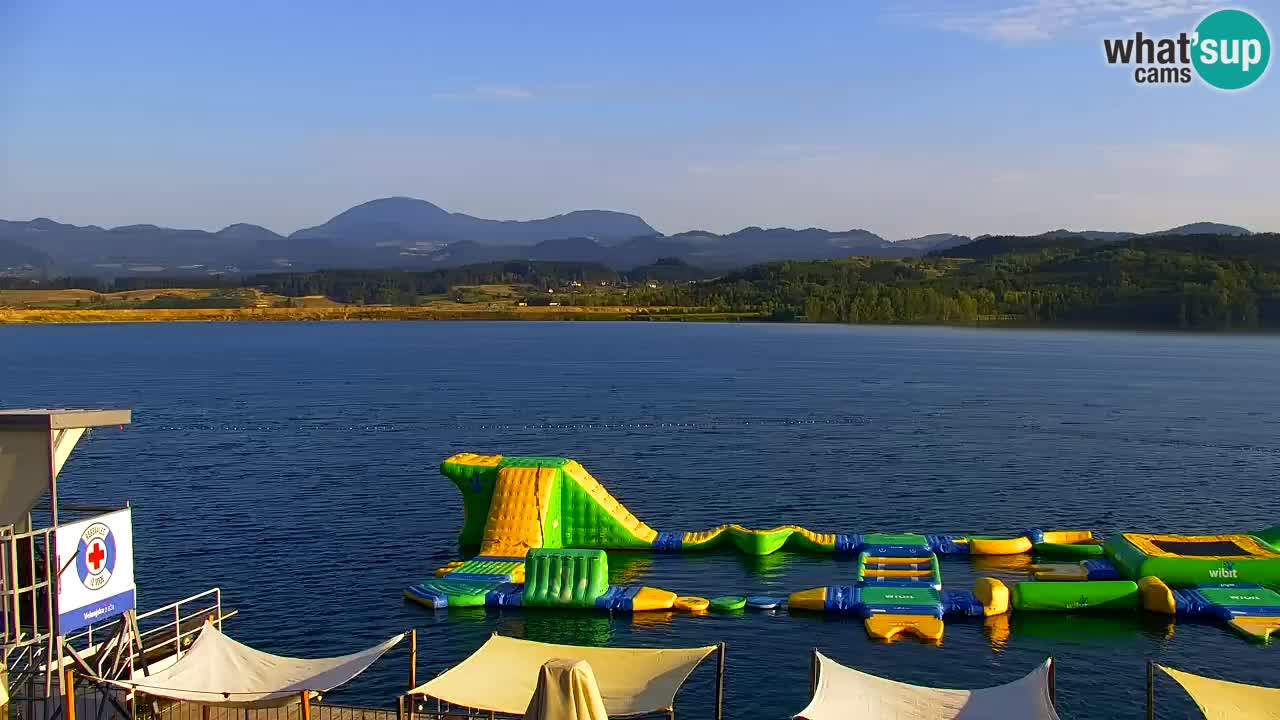 Spletna kamera Velenjsko jezero – Pogled v živo z Velenjske plaže