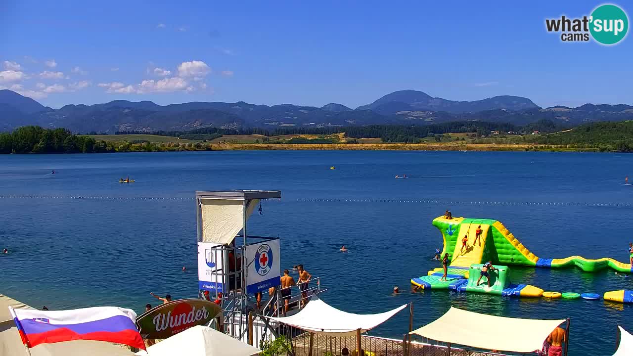 Spletna kamera Velenjsko jezero – Pogled v živo z Velenjske plaže