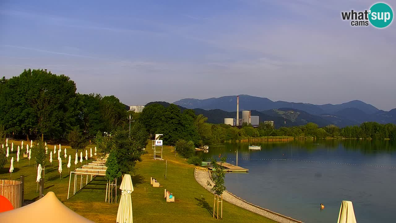 Spletna kamera Velenjsko jezero – Pogled v živo z Velenjske plaže