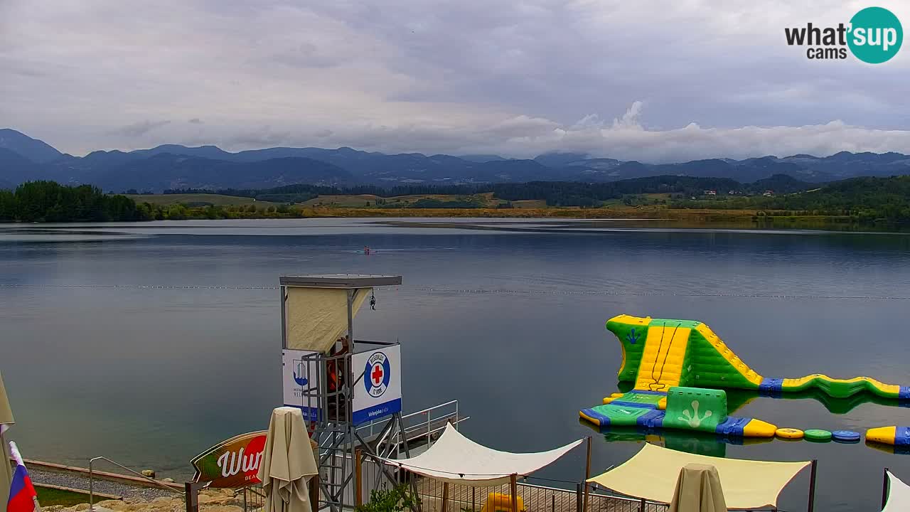Spletna kamera Velenjsko jezero – Pogled v živo z Velenjske plaže