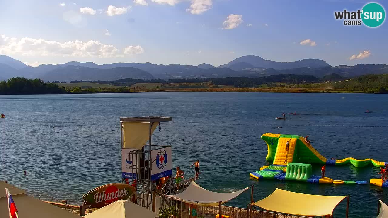 Spletna kamera Velenjsko jezero – Pogled v živo z Velenjske plaže