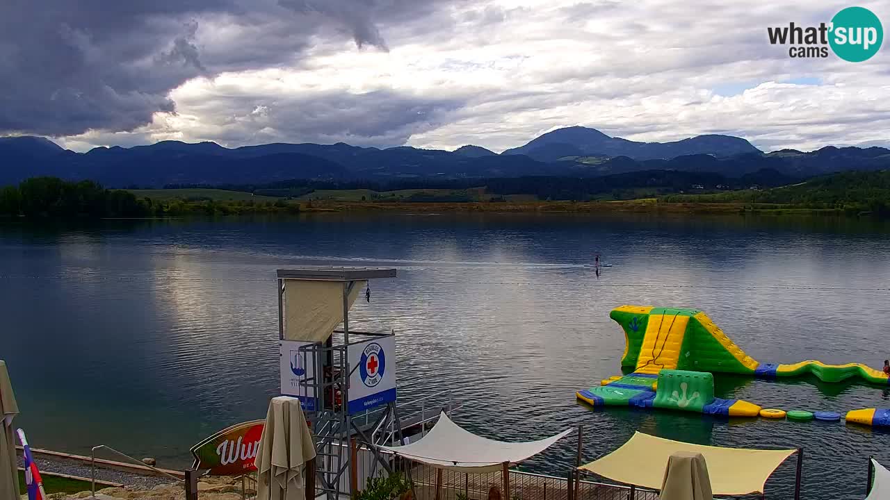 Spletna kamera Velenjsko jezero – Pogled v živo z Velenjske plaže
