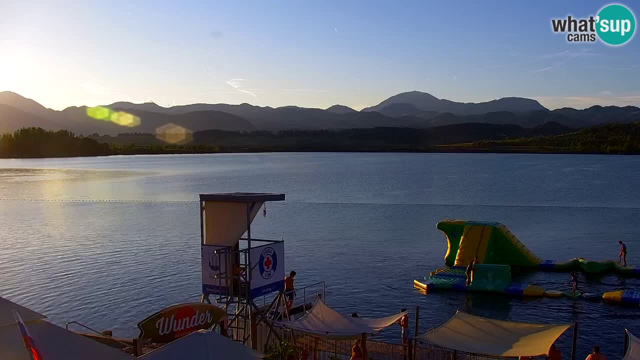 Spletna kamera Velenjsko jezero – Pogled v živo z Velenjske plaže
