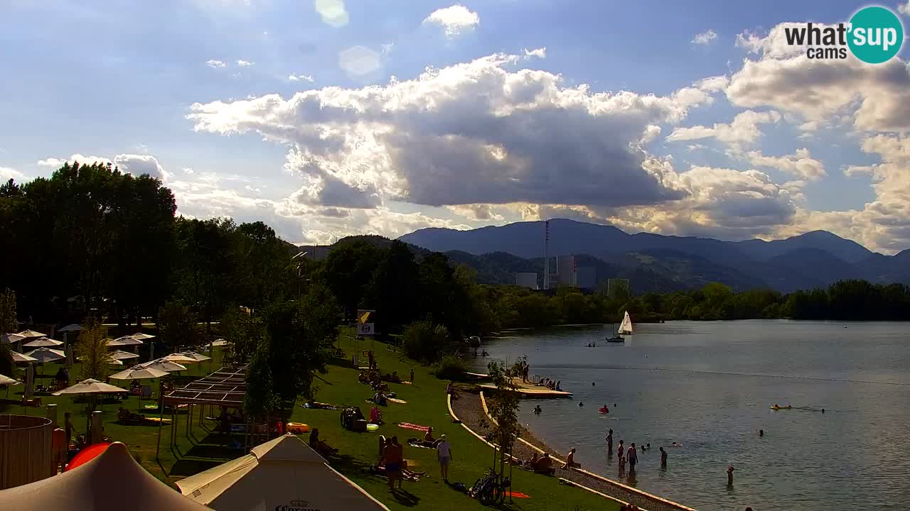Spletna kamera Velenjsko jezero – Pogled v živo z Velenjske plaže