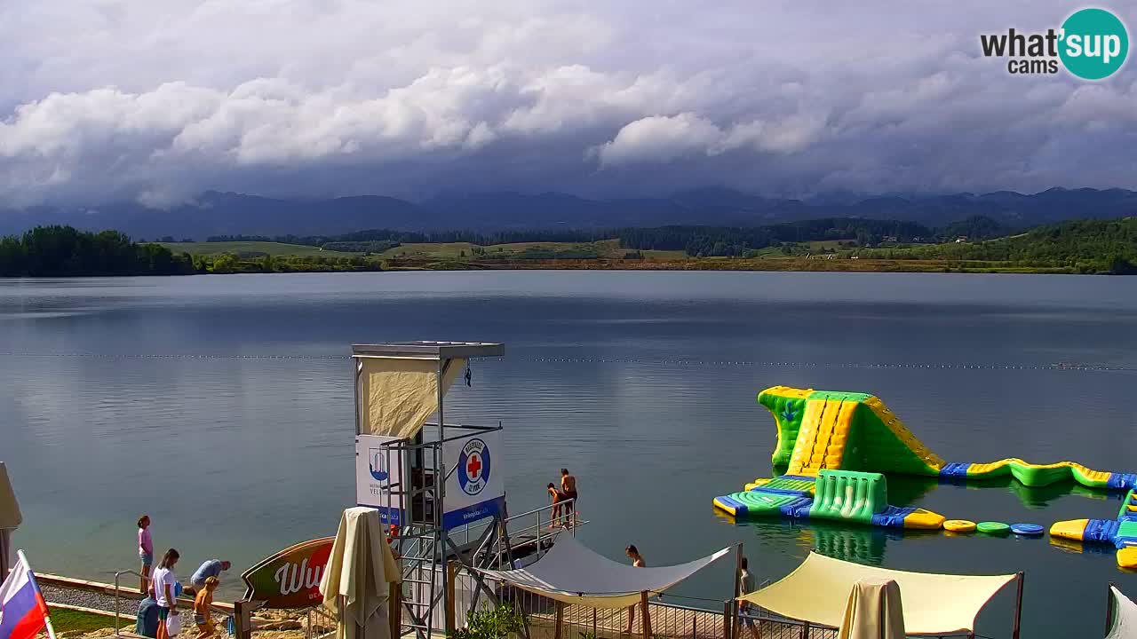 Spletna kamera Velenjsko jezero – Pogled v živo z Velenjske plaže