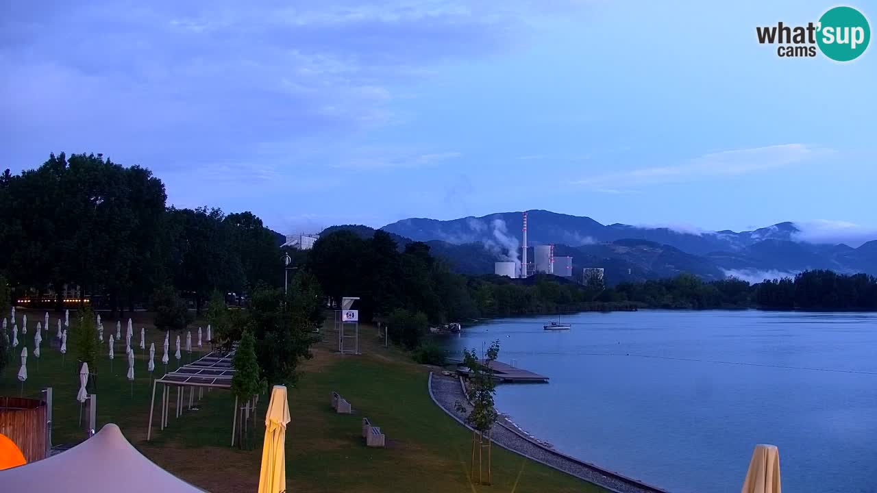 Spletna kamera Velenjsko jezero – Pogled v živo z Velenjske plaže