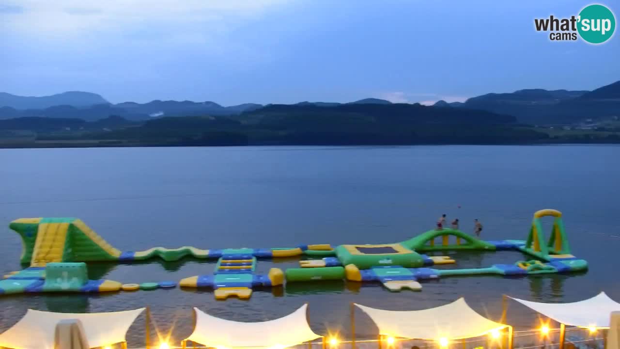 Spletna kamera Velenjsko jezero – Pogled v živo z Velenjske plaže