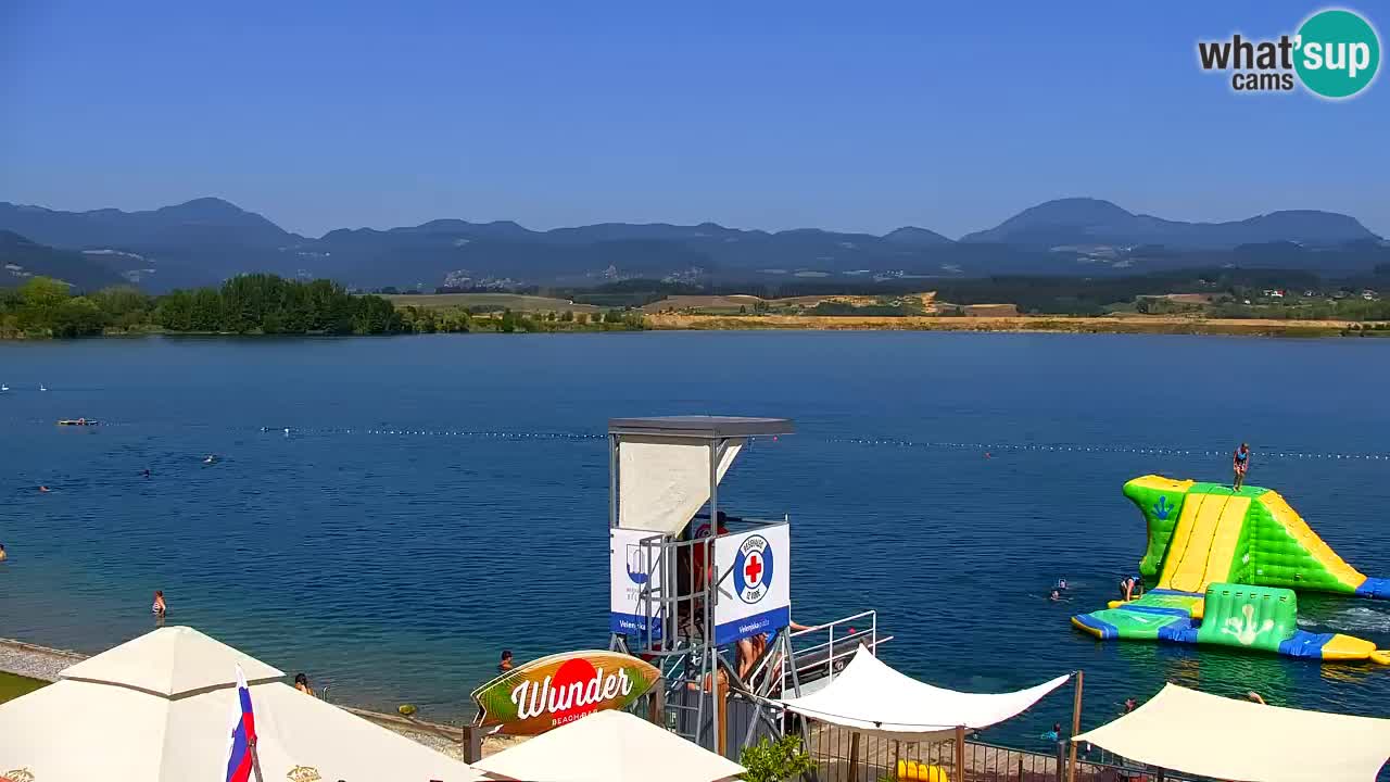 Spletna kamera Velenjsko jezero – Pogled v živo z Velenjske plaže