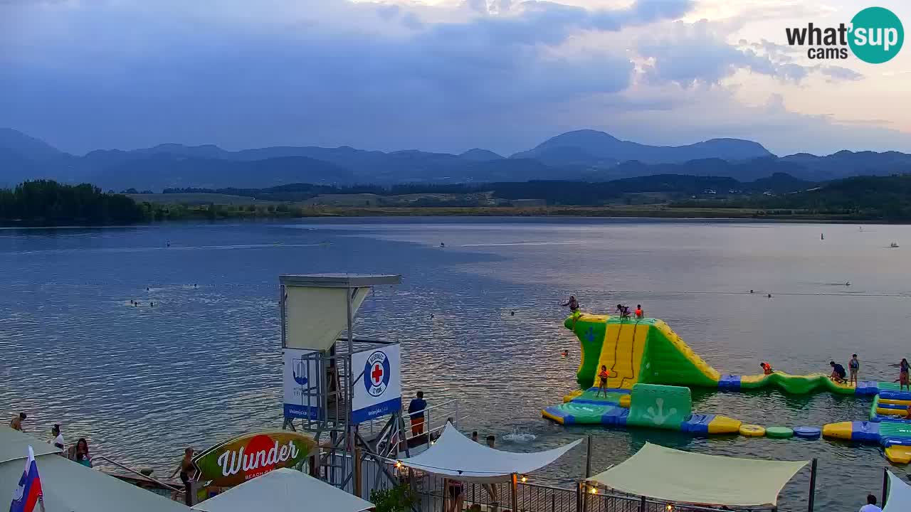 Spletna kamera Velenjsko jezero – Pogled v živo z Velenjske plaže