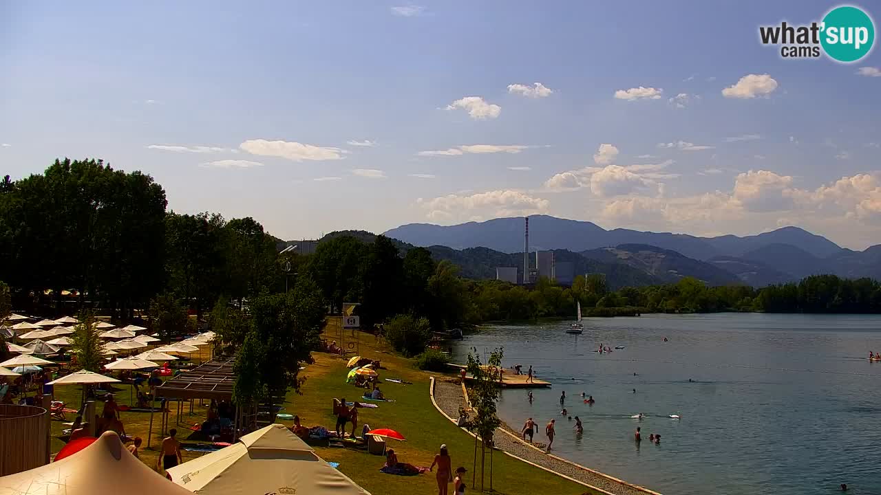 Spletna kamera Velenjsko jezero – Pogled v živo z Velenjske plaže