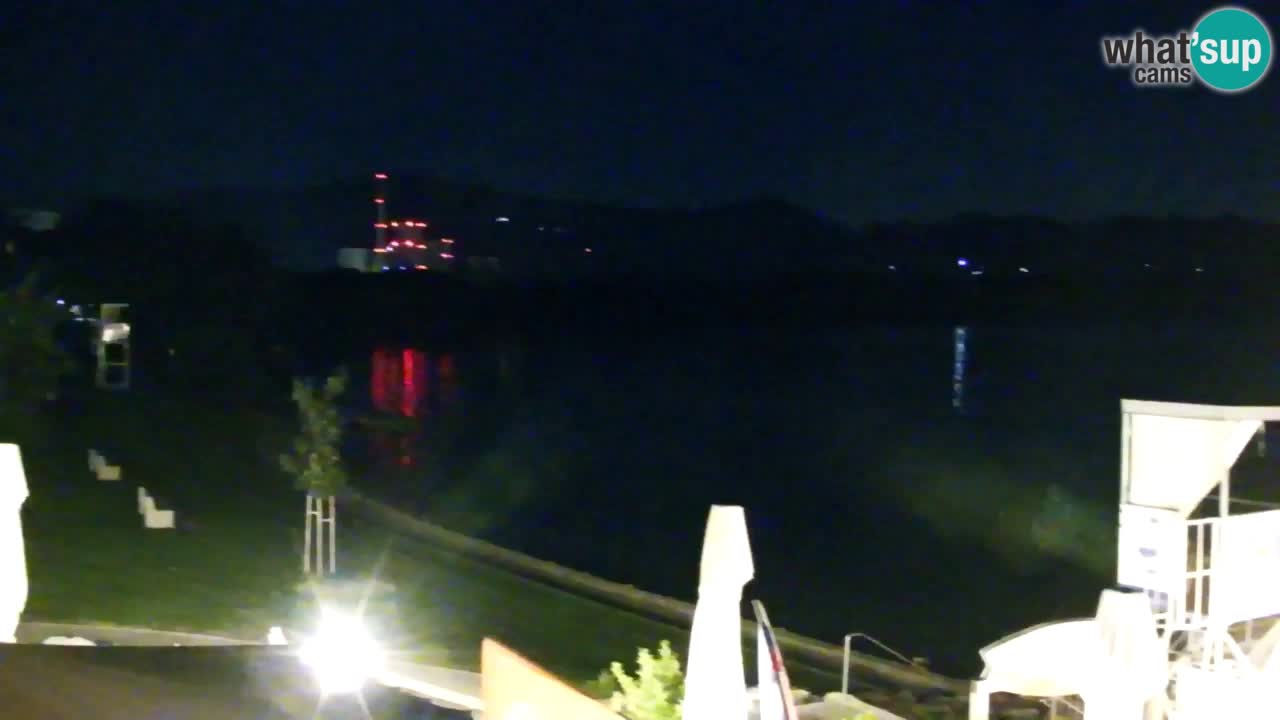 Spletna kamera Velenjsko jezero – Pogled v živo z Velenjske plaže