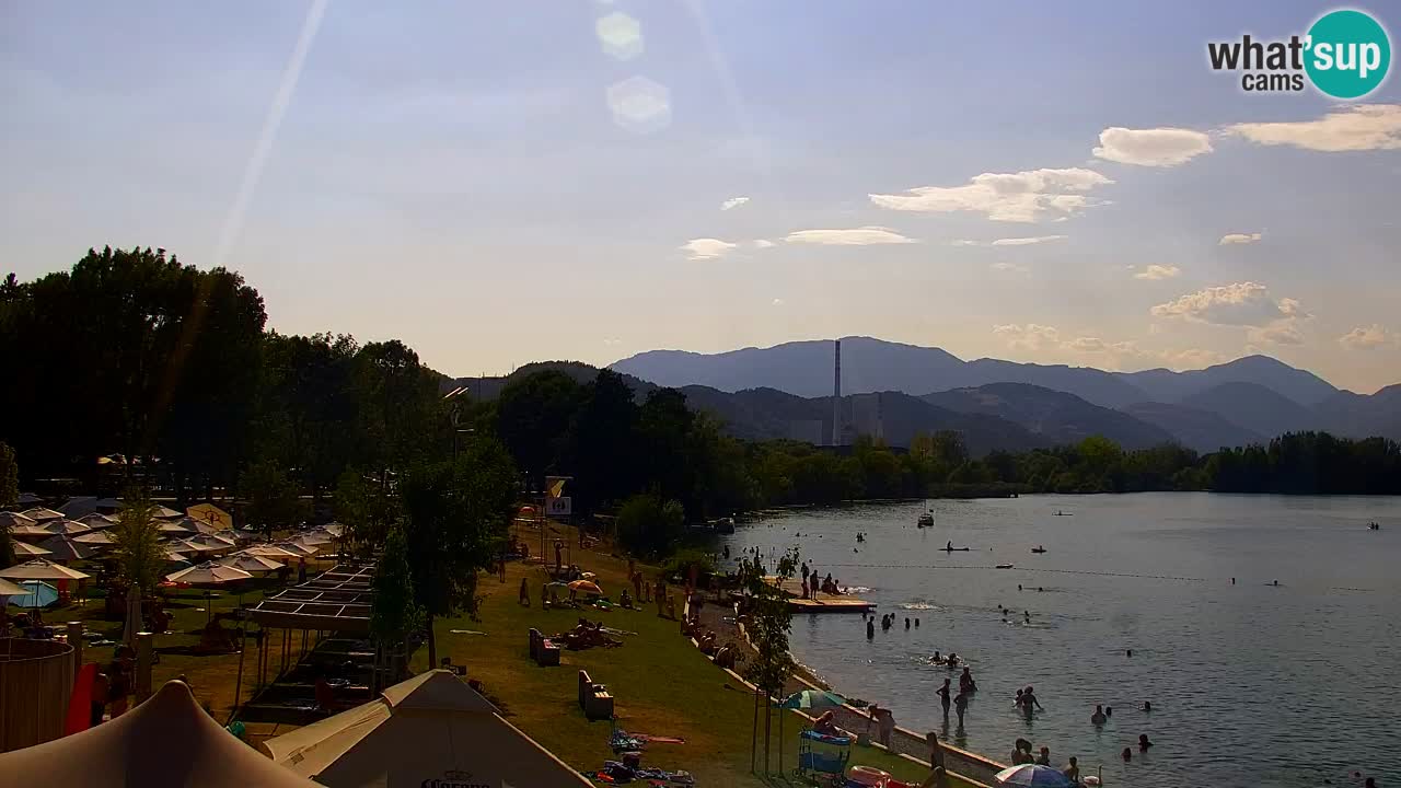 Spletna kamera Velenjsko jezero – Pogled v živo z Velenjske plaže