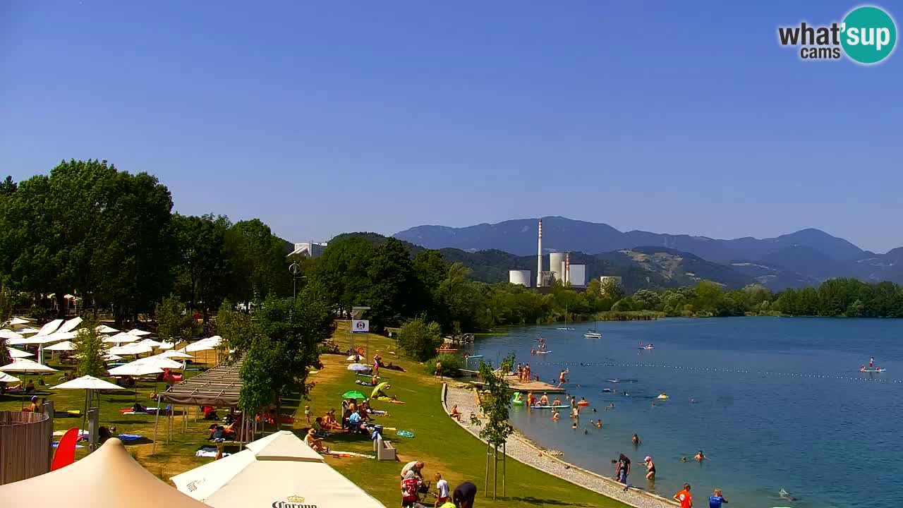 Spletna kamera Velenjsko jezero – Pogled v živo z Velenjske plaže