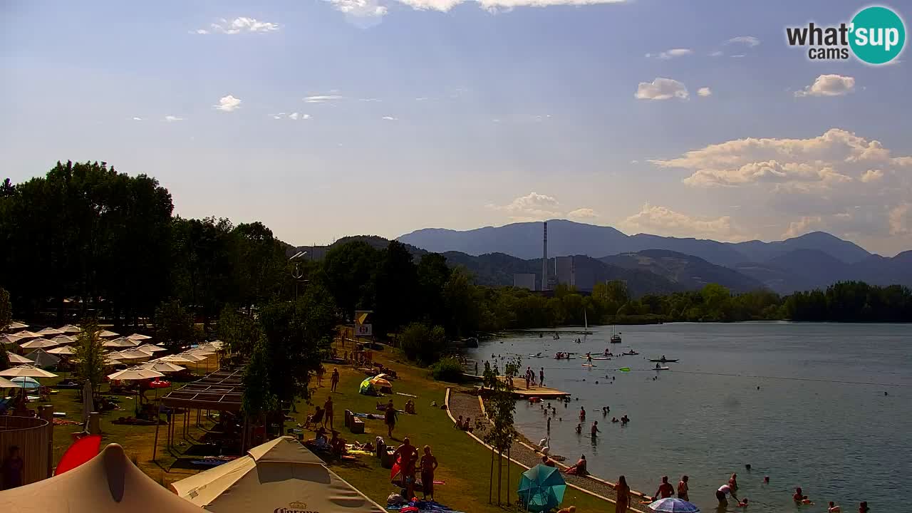 Spletna kamera Velenjsko jezero – Pogled v živo z Velenjske plaže