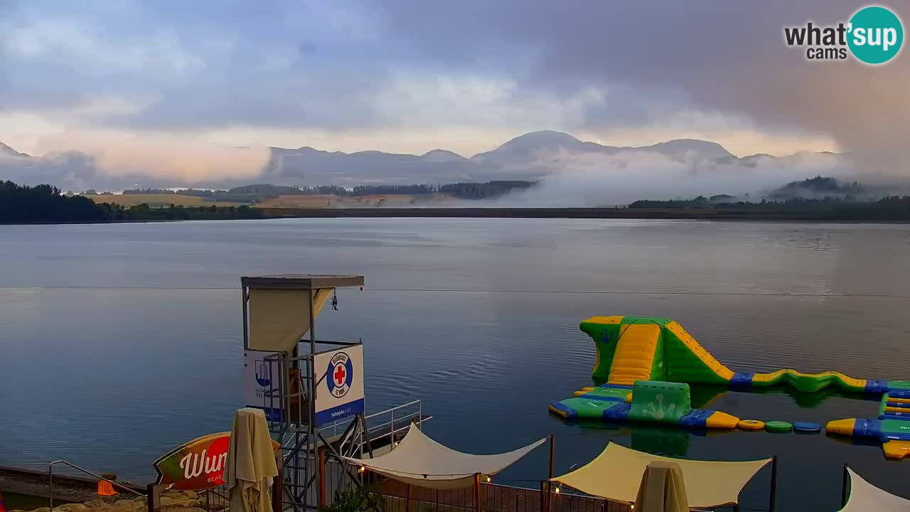 Spletna kamera Velenjsko jezero – Pogled v živo z Velenjske plaže