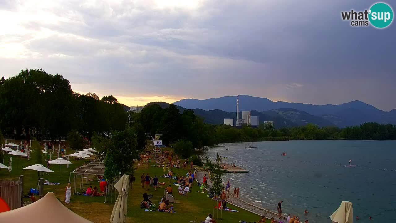 Spletna kamera Velenjsko jezero – Pogled v živo z Velenjske plaže