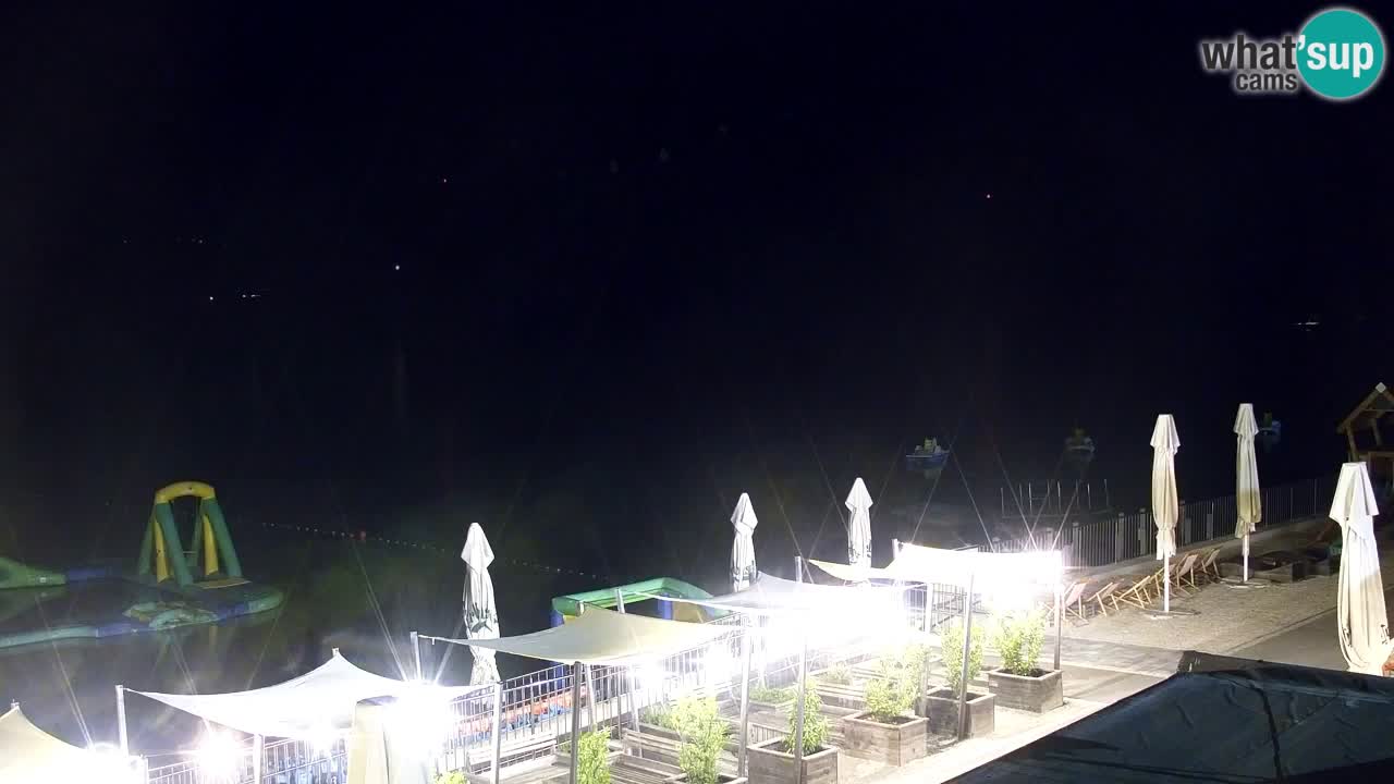 Spletna kamera Velenjsko jezero – Pogled v živo z Velenjske plaže