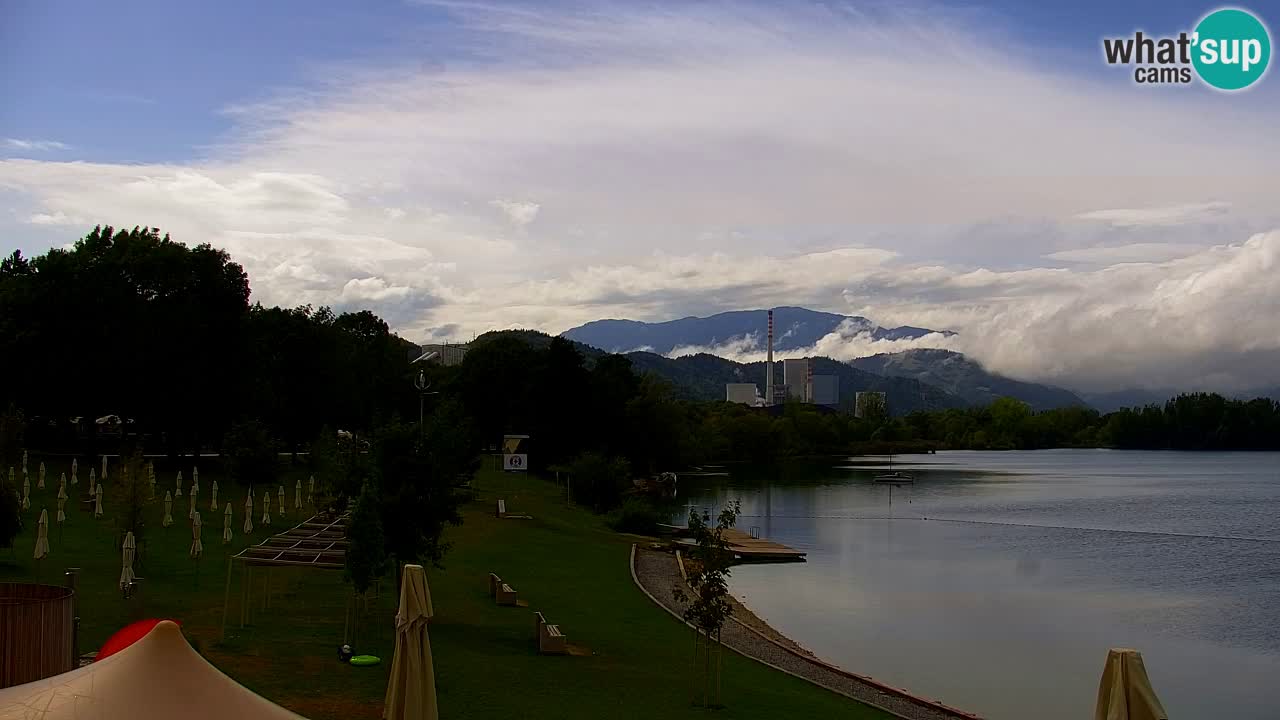 Spletna kamera Velenjsko jezero – Pogled v živo z Velenjske plaže