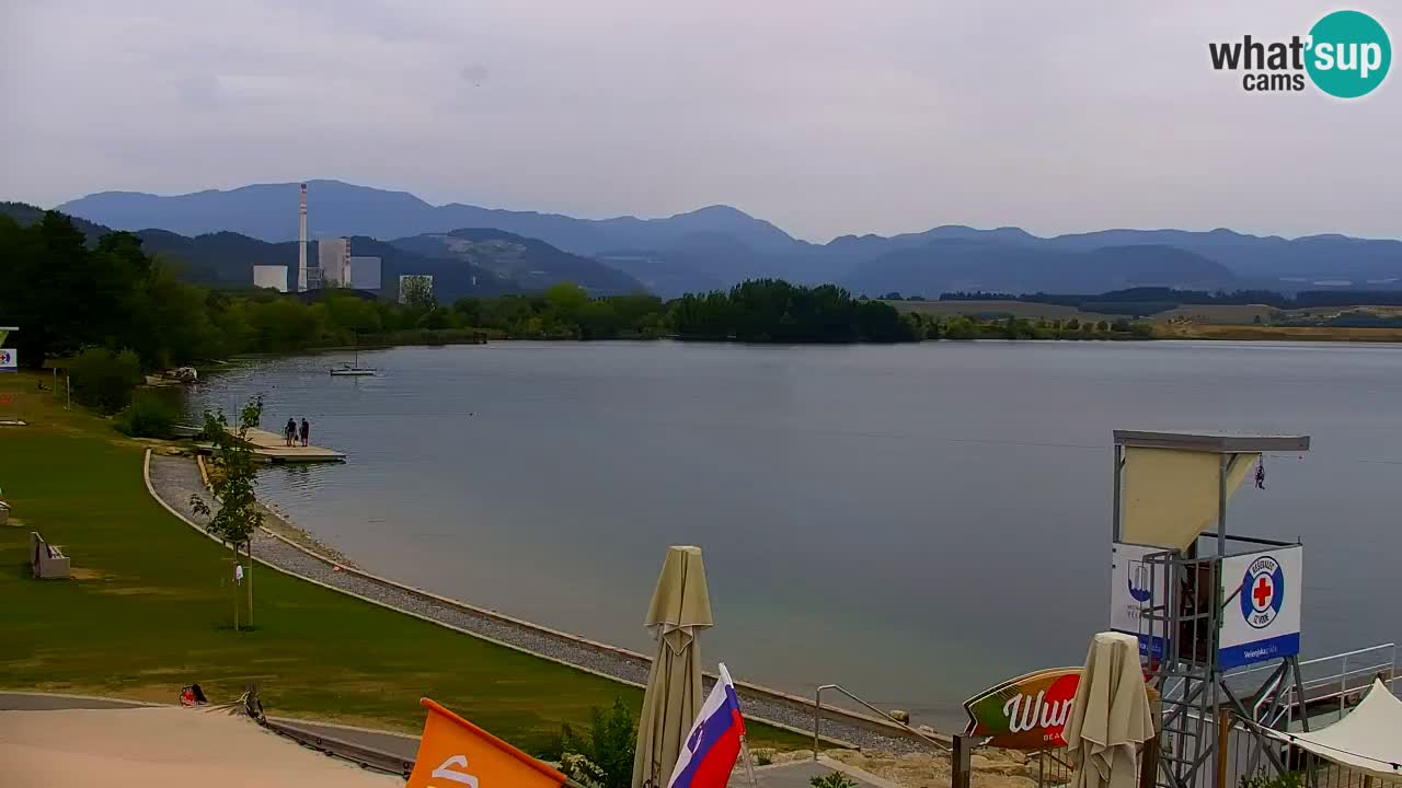 Spletna kamera Velenjsko jezero – Pogled v živo z Velenjske plaže