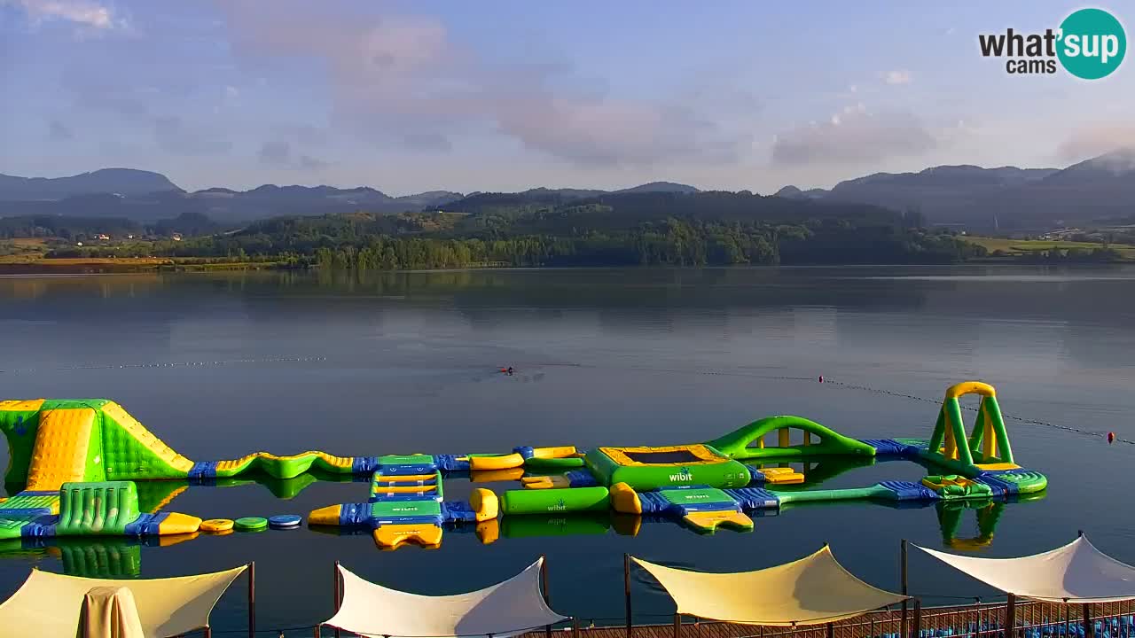 Spletna kamera Velenjsko jezero – Pogled v živo z Velenjske plaže