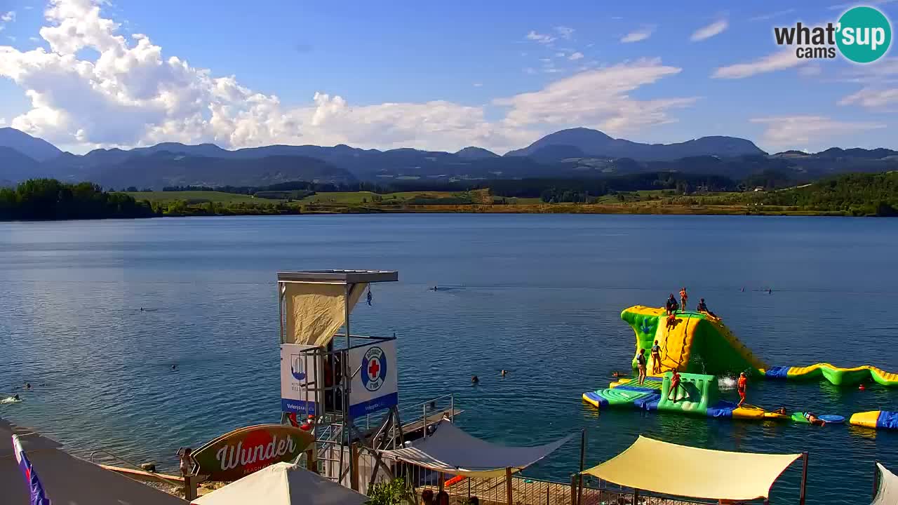 Spletna kamera Velenjsko jezero – Pogled v živo z Velenjske plaže