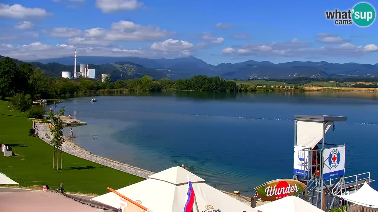 Spletna kamera Velenjsko jezero – Pogled v živo z Velenjske plaže