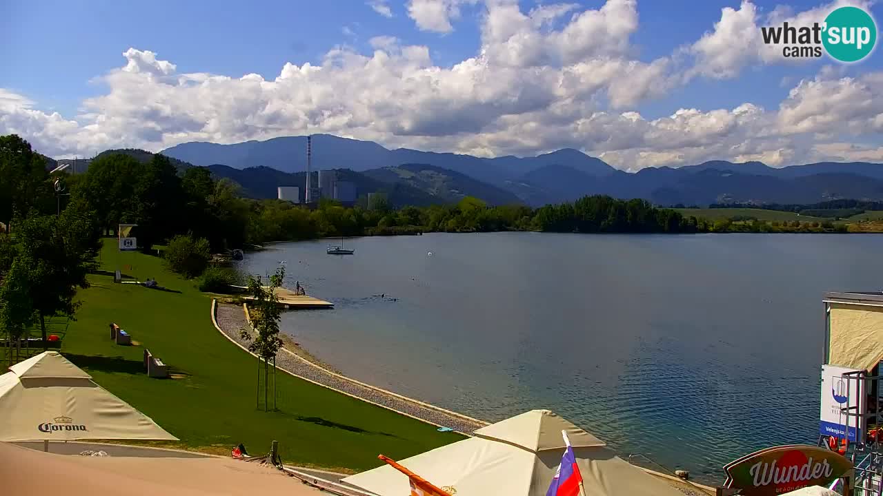 Spletna kamera Velenjsko jezero – Pogled v živo z Velenjske plaže