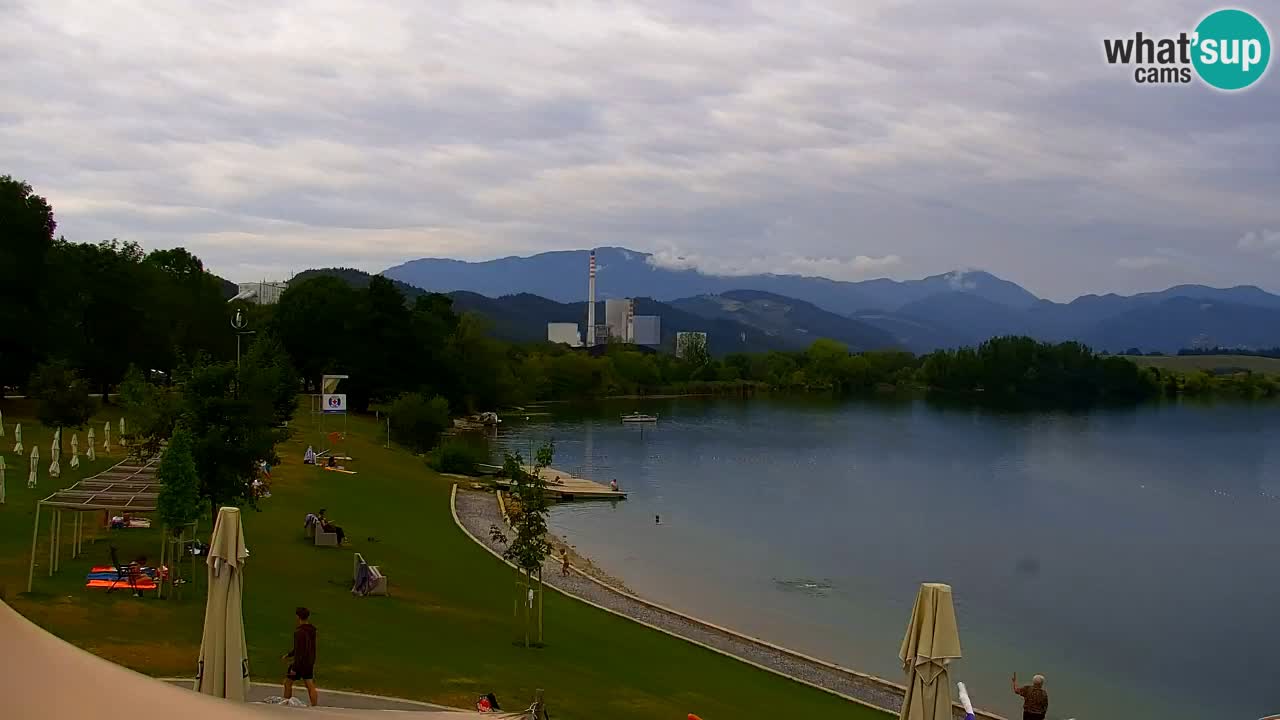 Spletna kamera Velenjsko jezero – Pogled v živo z Velenjske plaže