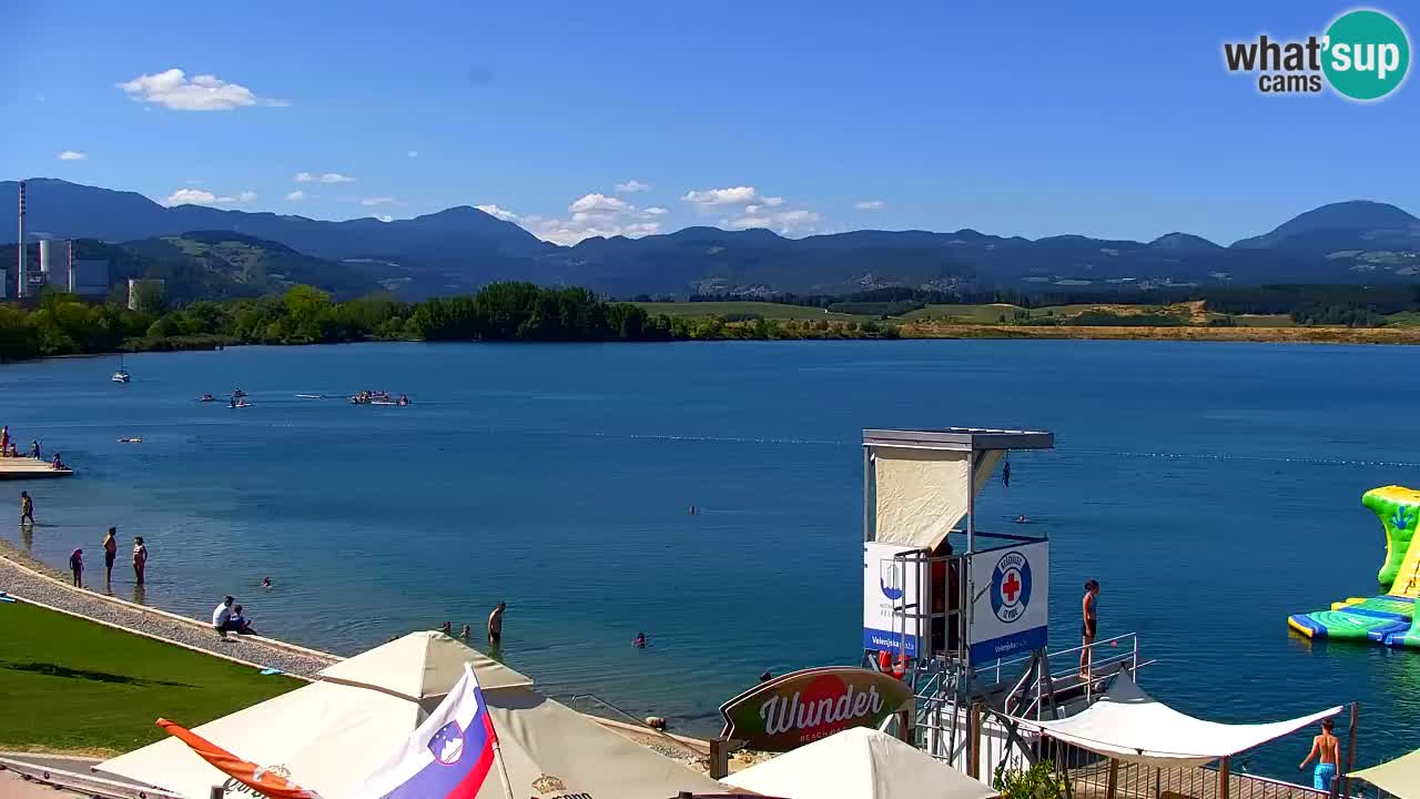 Spletna kamera Velenjsko jezero – Pogled v živo z Velenjske plaže